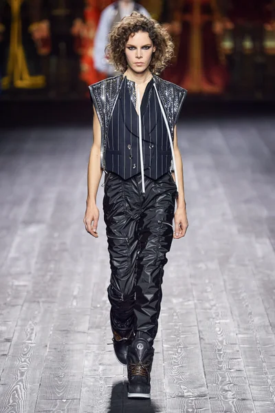 Look 38